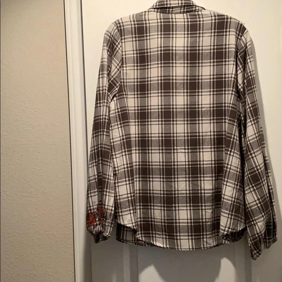 Knox Rose Gray Plaid Button Down Shirt - Picture 4 of 8